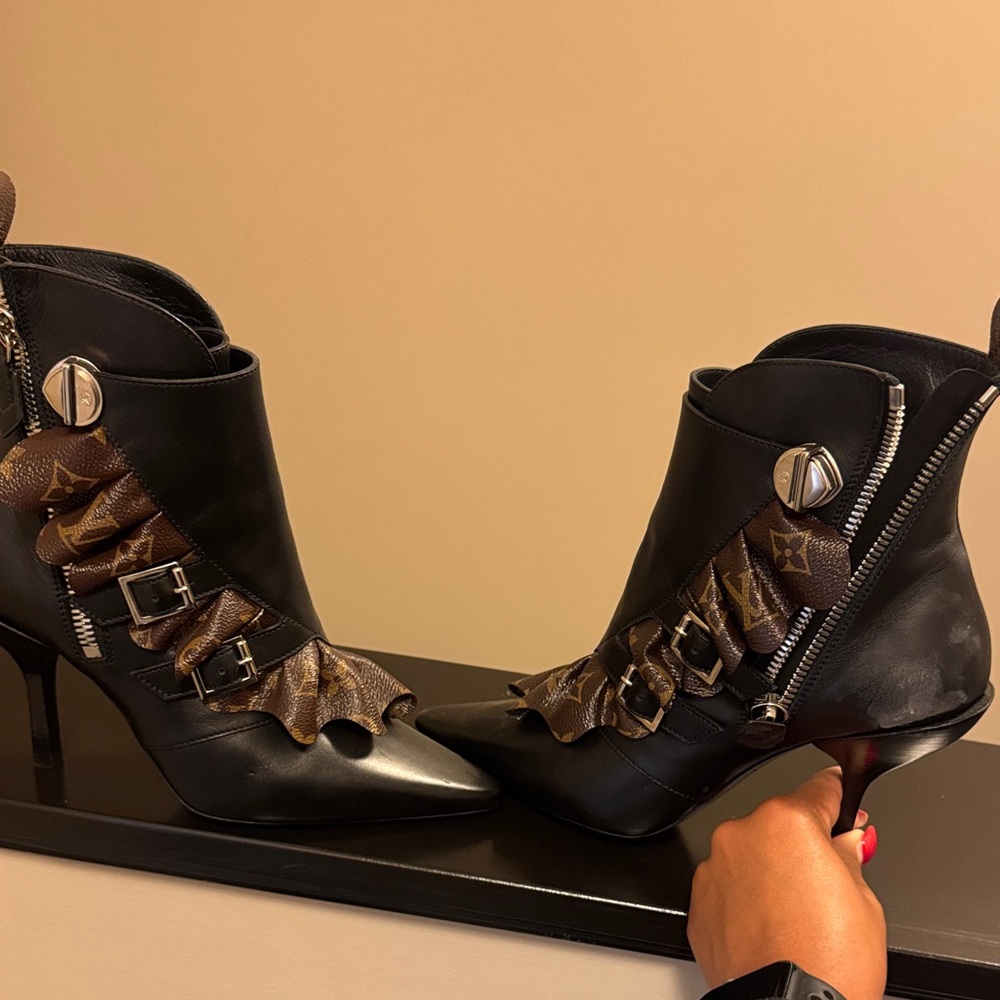 Louis Vuitton Black and Brown Heeled Boots - Picture 3 of 9